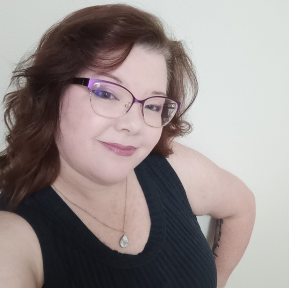 Meet your Posher, Julie - Picture 1 of 1